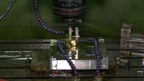 自動車バンパー用プラスチック射出成形金型